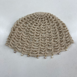 Mesh Hat Red Beige Satinado con Aplicaciones de Perlitas